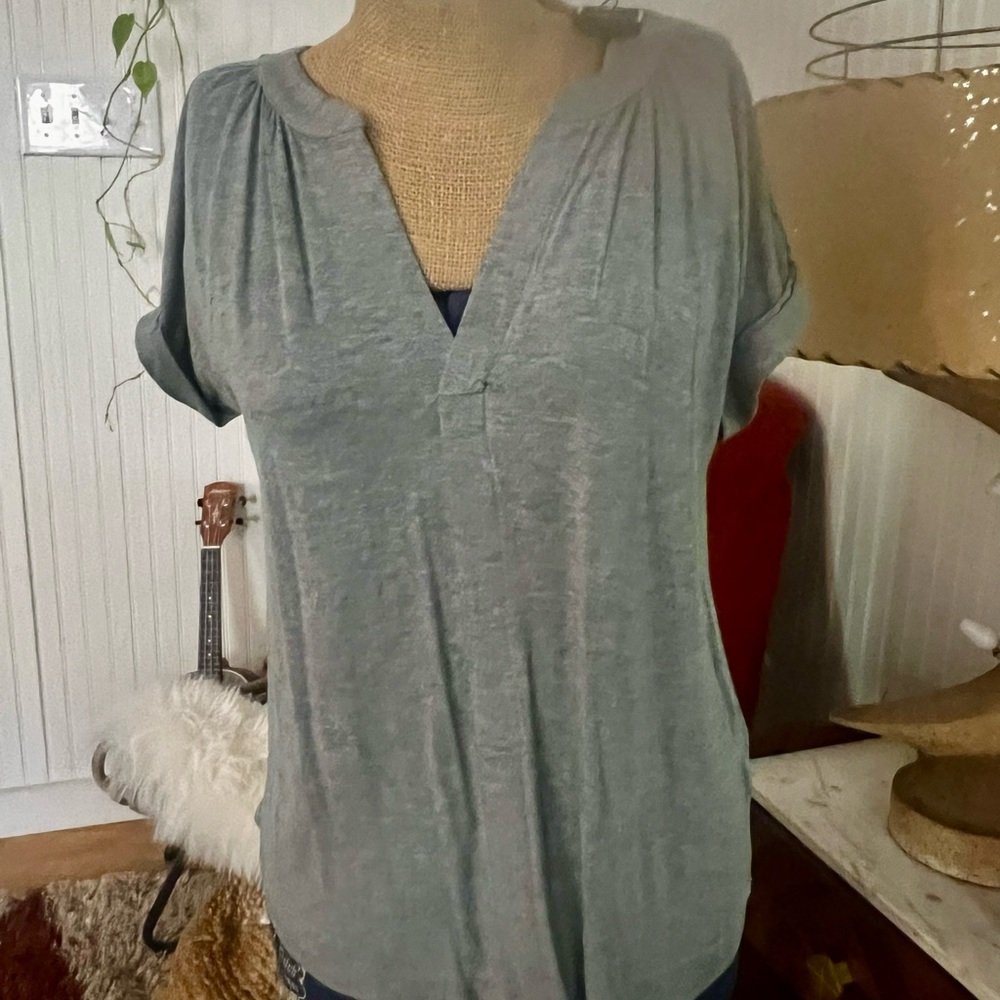 Cable & Gauge Gray V-Neck Relaxed Top